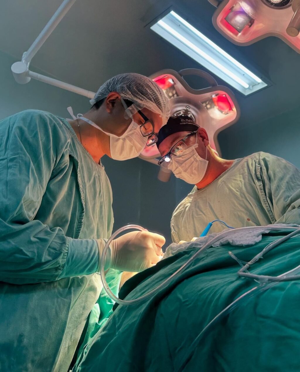 Instagram post from dr.rafaelmaia.bucomaxilo. This post is in position 2.